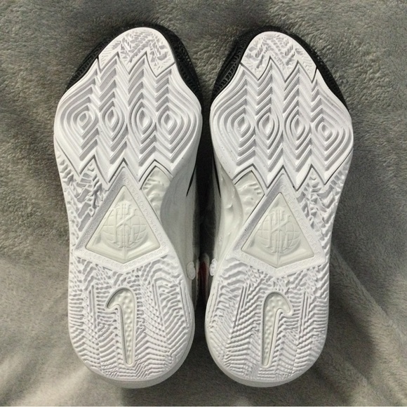 Men's Nike Air Zoom Kyrie 8 Basketball Shoes University Red & Black Size 10 - Picture 6 of 8